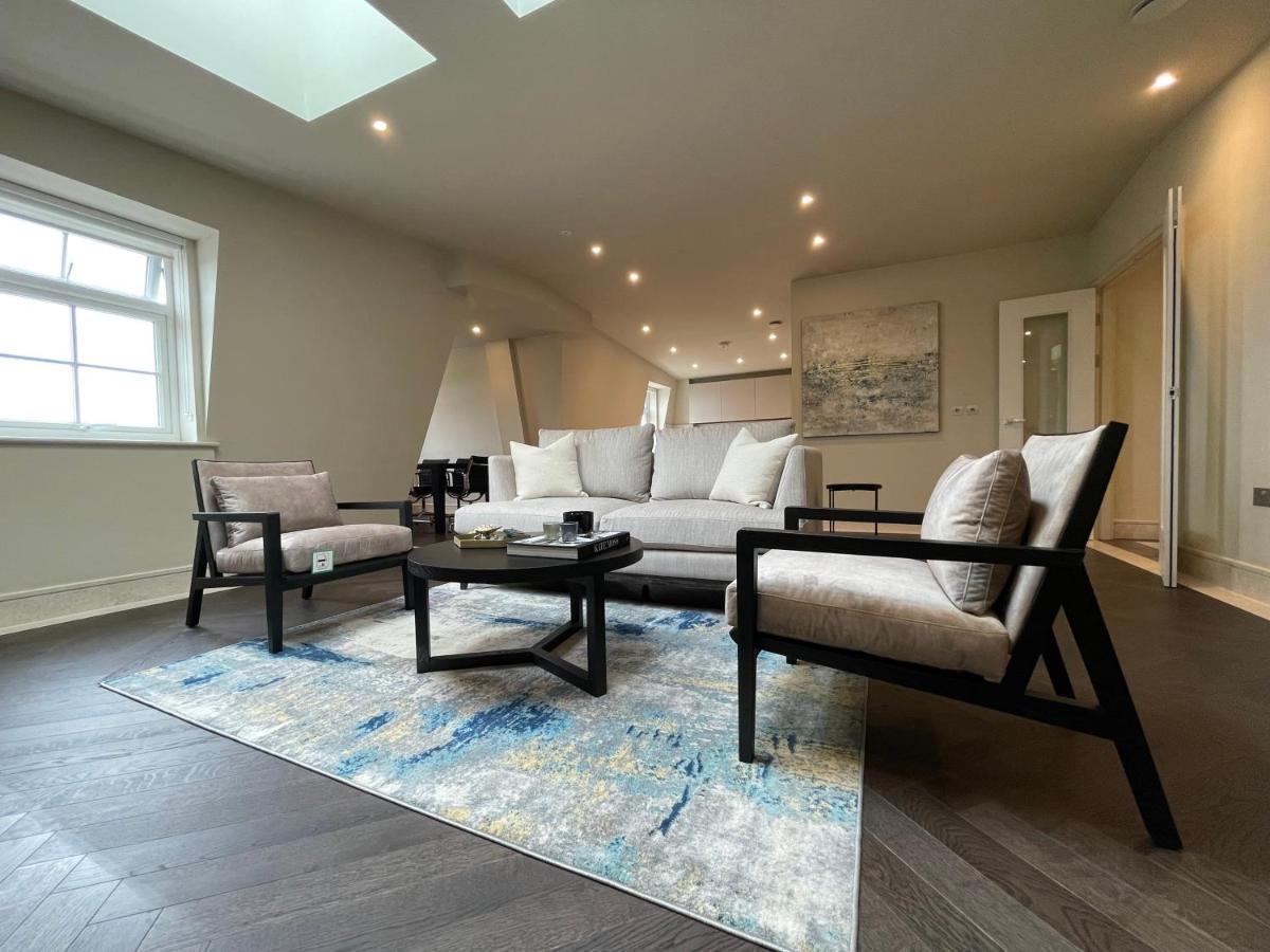 Luxurious, 2 Bed, 2 Bath Penthouse Apartment In Highly Desirable Chigwell Chcl F8 Dış mekan fotoğraf