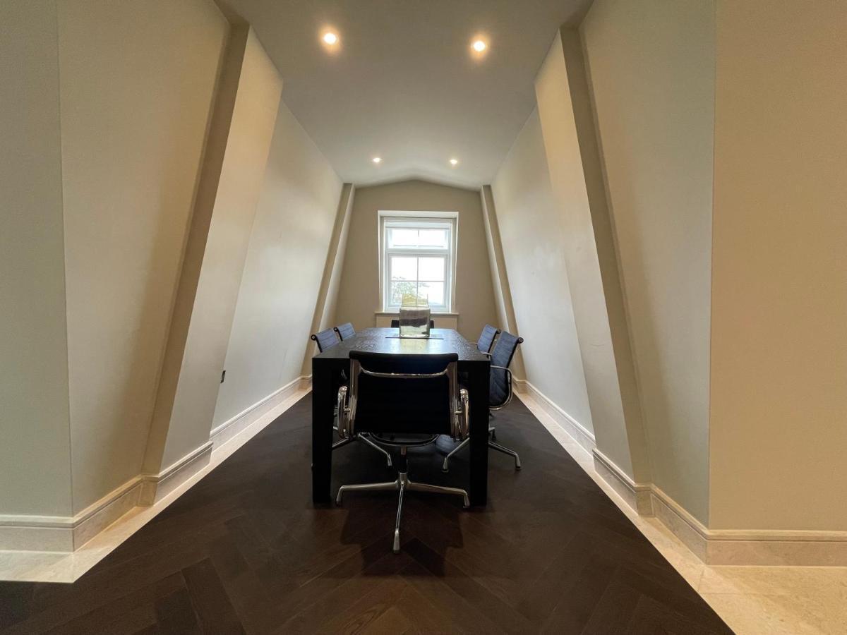 Luxurious, 2 Bed, 2 Bath Penthouse Apartment In Highly Desirable Chigwell Chcl F8 Dış mekan fotoğraf