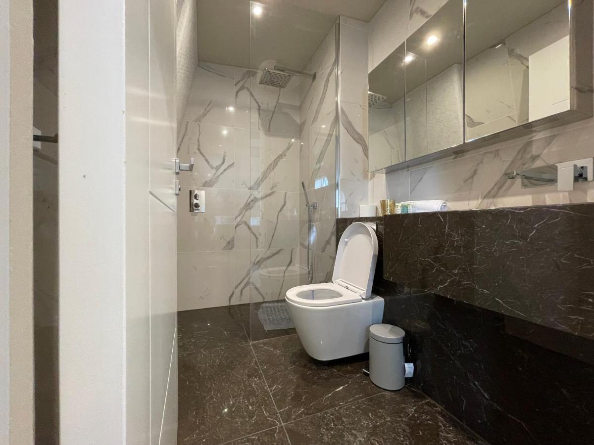 Luxurious, 2 Bed, 2 Bath Penthouse Apartment In Highly Desirable Chigwell Chcl F8 Dış mekan fotoğraf