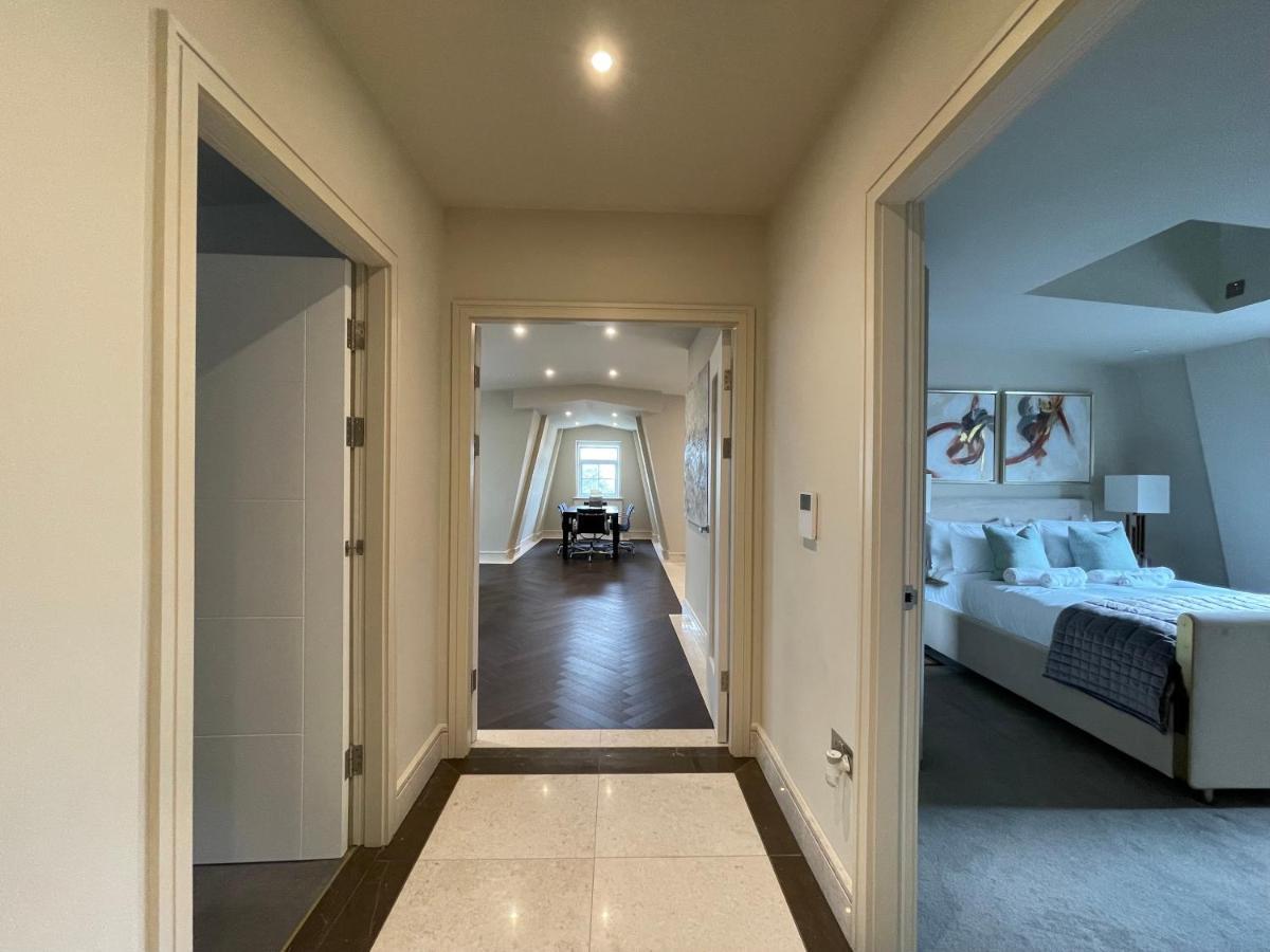 Luxurious, 2 Bed, 2 Bath Penthouse Apartment In Highly Desirable Chigwell Chcl F8 Dış mekan fotoğraf
