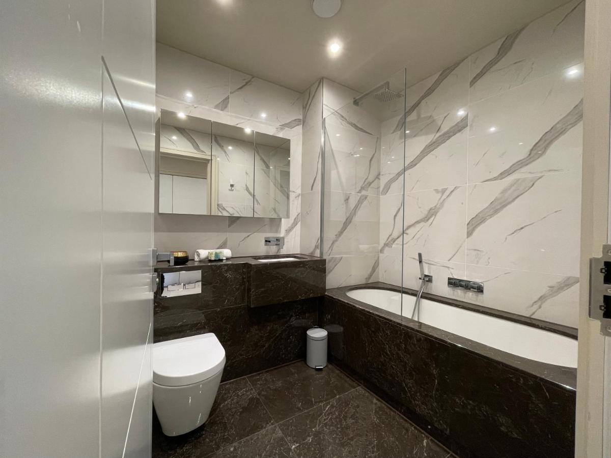 Luxurious, 2 Bed, 2 Bath Penthouse Apartment In Highly Desirable Chigwell Chcl F8 Dış mekan fotoğraf