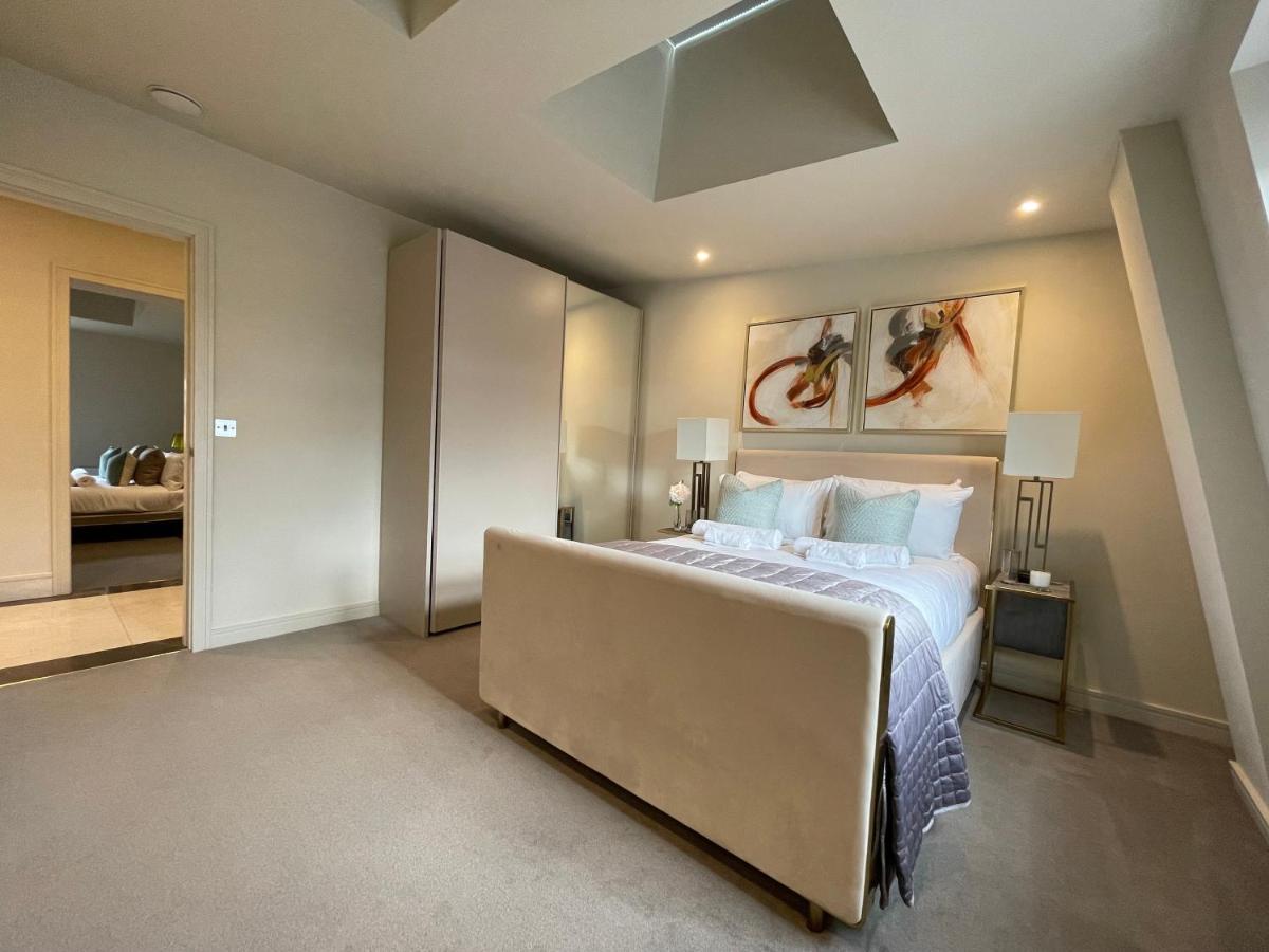 Luxurious, 2 Bed, 2 Bath Penthouse Apartment In Highly Desirable Chigwell Chcl F8 Dış mekan fotoğraf
